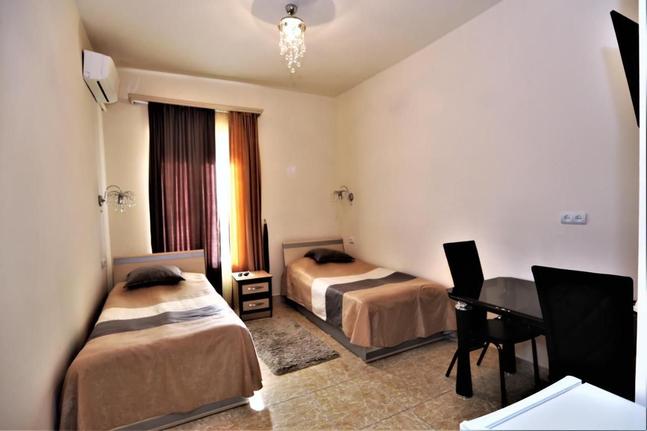 Comfort House Hotel And Tours Yerevan Exterior photo